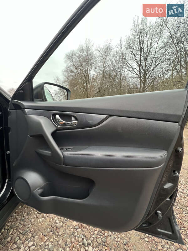 Внедорожник / Кроссовер Nissan Rogue 2018 в Новояворовске