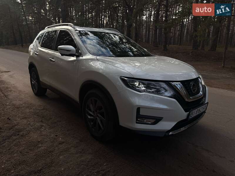 Внедорожник / Кроссовер Nissan Rogue 2015 в Краснокутске