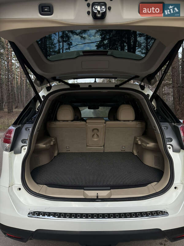 Внедорожник / Кроссовер Nissan Rogue 2015 в Краснокутске