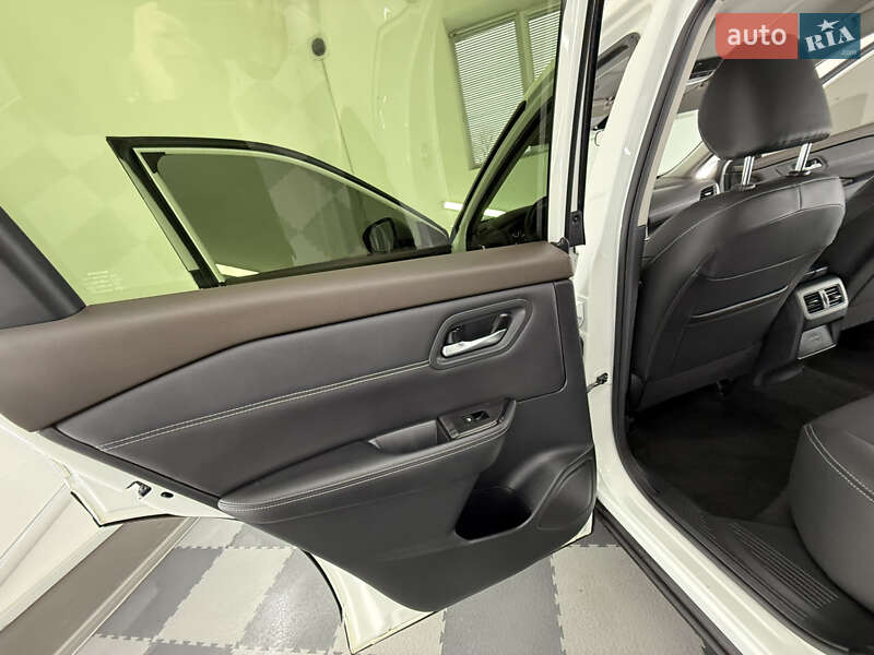 Позашляховик / Кросовер Nissan Rogue 2023 в Трускавці