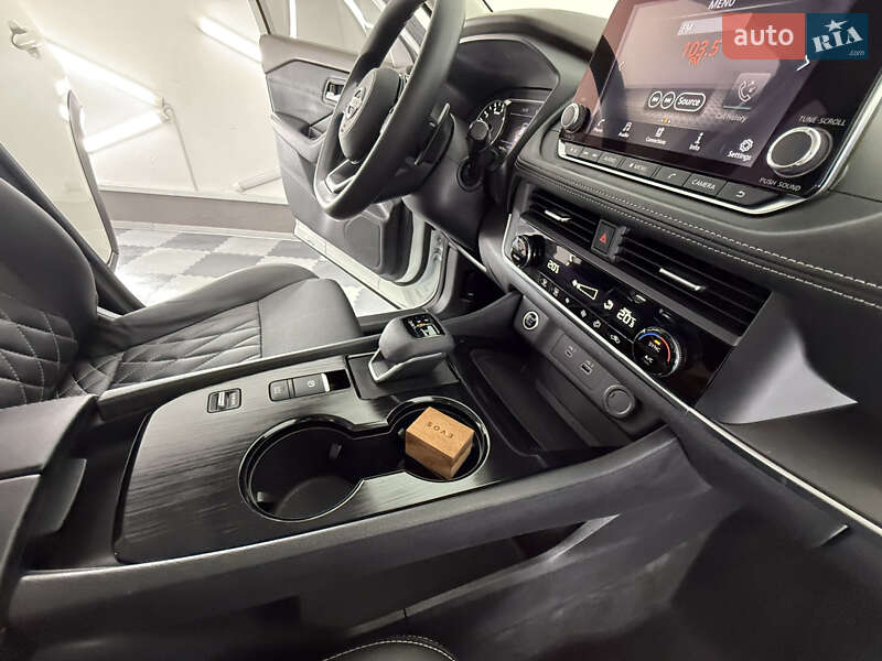 Позашляховик / Кросовер Nissan Rogue 2023 в Трускавці