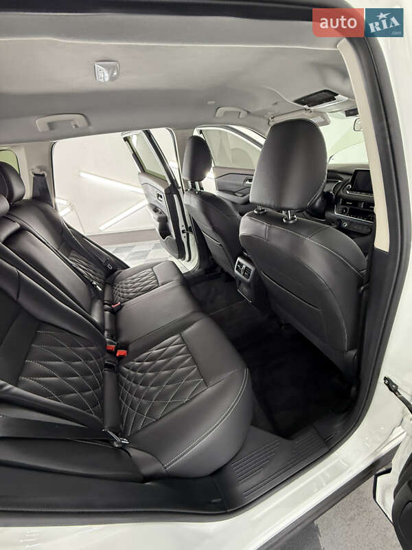 Позашляховик / Кросовер Nissan Rogue 2023 в Трускавці