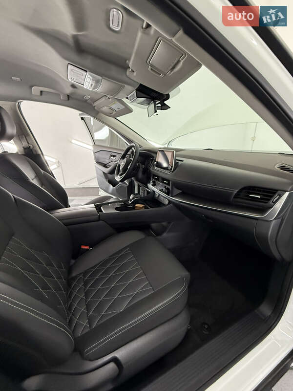 Позашляховик / Кросовер Nissan Rogue 2023 в Трускавці