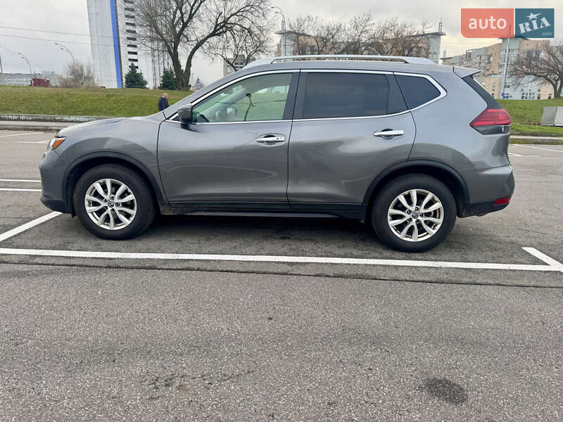Внедорожник / Кроссовер Nissan Rogue 2017 в Киеве