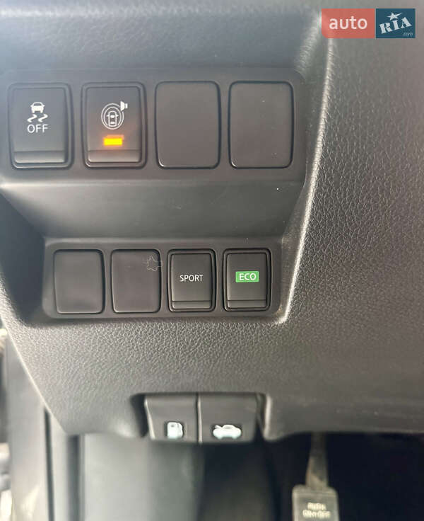 Внедорожник / Кроссовер Nissan Rogue 2017 в Киеве