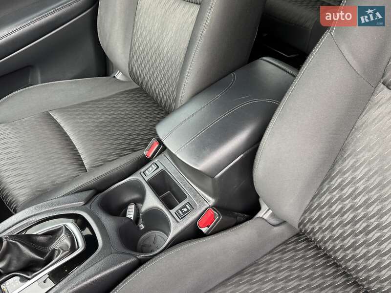 Позашляховик / Кросовер Nissan Rogue 2018 в Луцьку