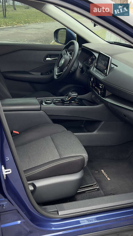 Позашляховик / Кросовер Nissan Rogue 2021 в Кам'янському