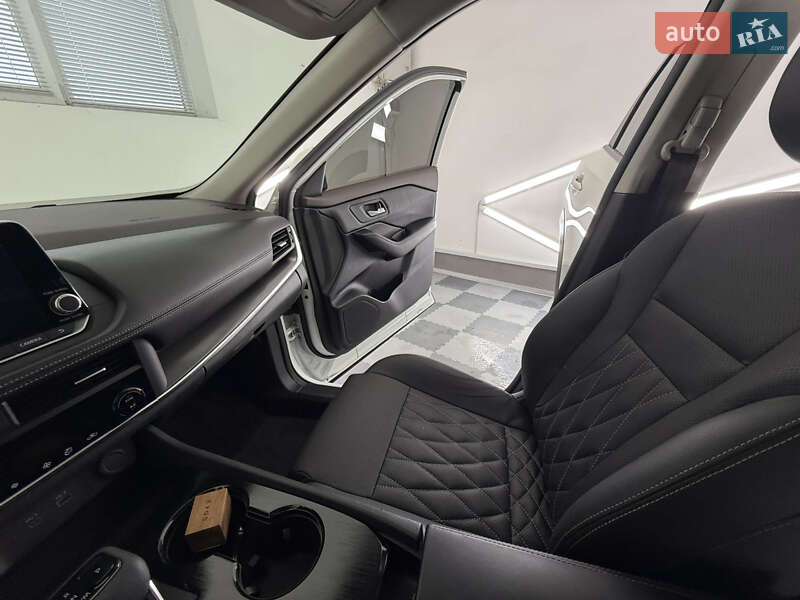 Внедорожник / Кроссовер Nissan Rogue 2023 в Трускавце