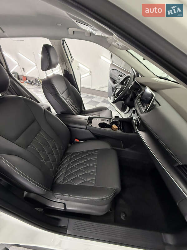 Внедорожник / Кроссовер Nissan Rogue 2023 в Трускавце