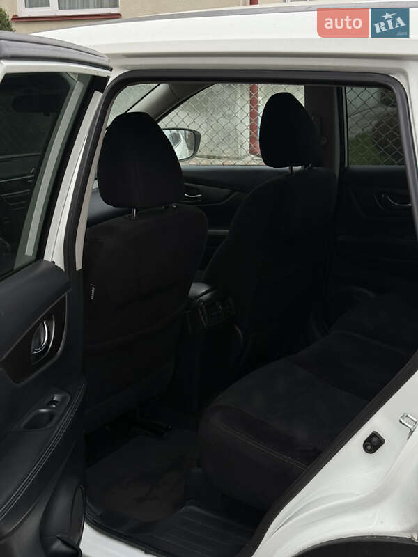 Внедорожник / Кроссовер Nissan Rogue 2014 в Городке