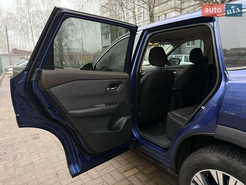 Позашляховик / Кросовер Nissan Rogue 2020 в Ромнах