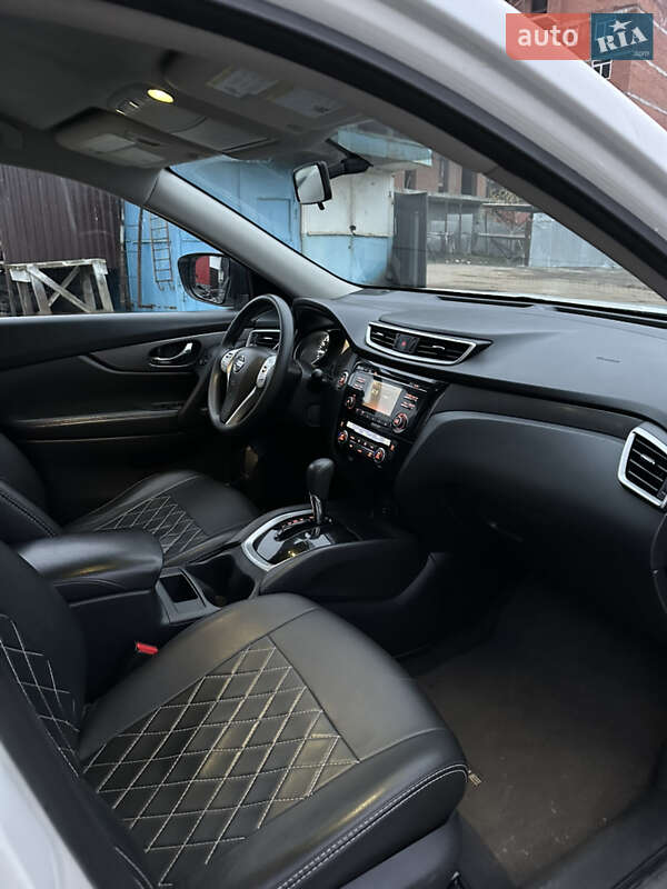 Внедорожник / Кроссовер Nissan Rogue 2016 в Львове