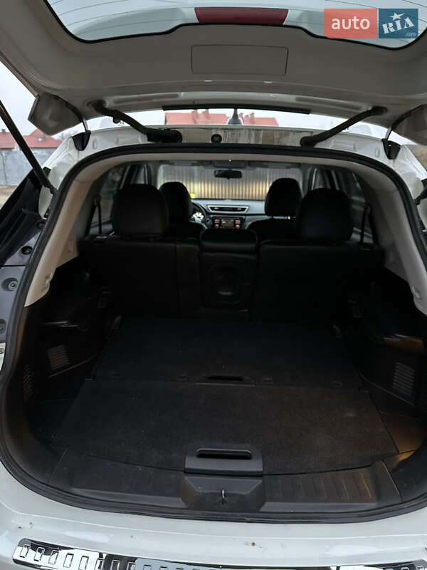 Внедорожник / Кроссовер Nissan Rogue 2016 в Львове