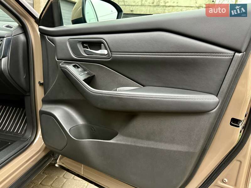 Позашляховик / Кросовер Nissan Rogue 2024 в Тернополі