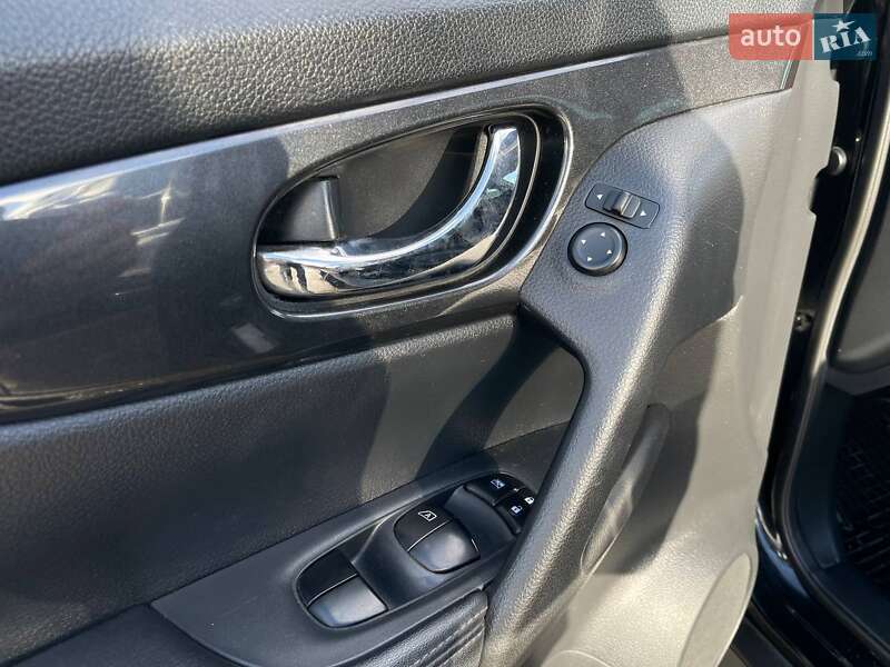 Внедорожник / Кроссовер Nissan Rogue 2017 в Киеве