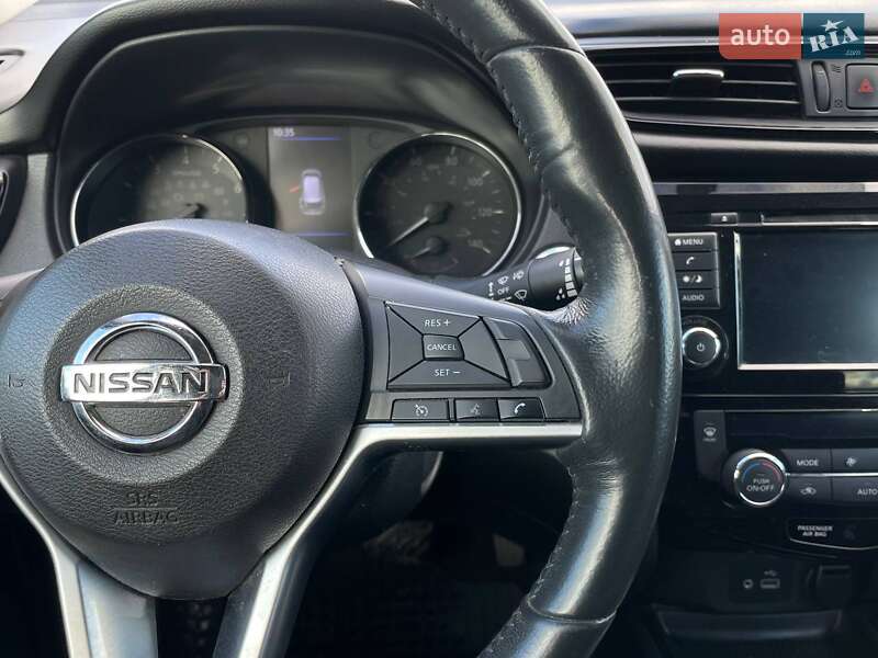 Внедорожник / Кроссовер Nissan Rogue 2017 в Киеве