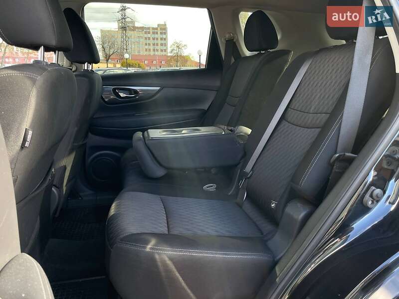 Внедорожник / Кроссовер Nissan Rogue 2017 в Киеве