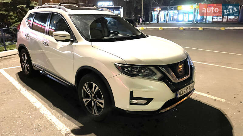 Внедорожник / Кроссовер Nissan Rogue 2017 в Харькове