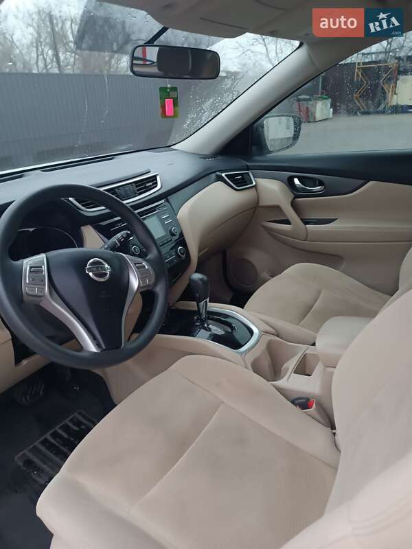 Внедорожник / Кроссовер Nissan Rogue 2016 в Прилуках