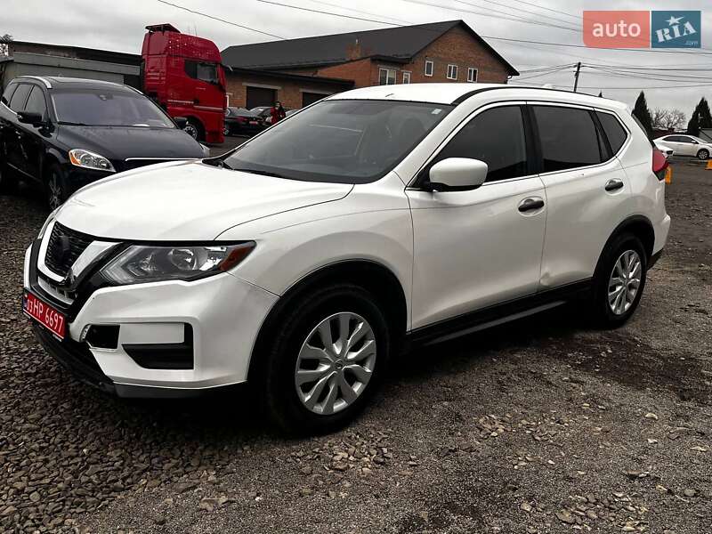 Внедорожник / Кроссовер Nissan Rogue 2017 в Луцке