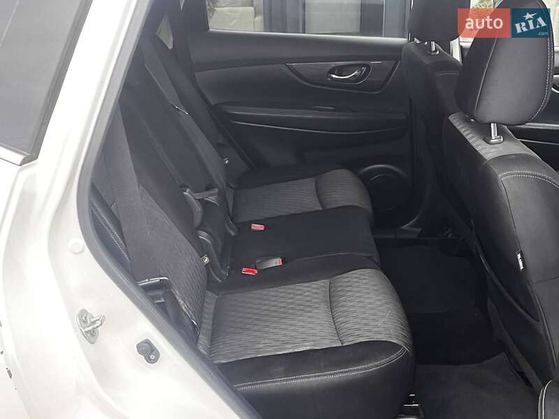 Внедорожник / Кроссовер Nissan Rogue 2017 в Луцке