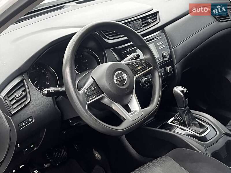 Внедорожник / Кроссовер Nissan Rogue 2017 в Луцке