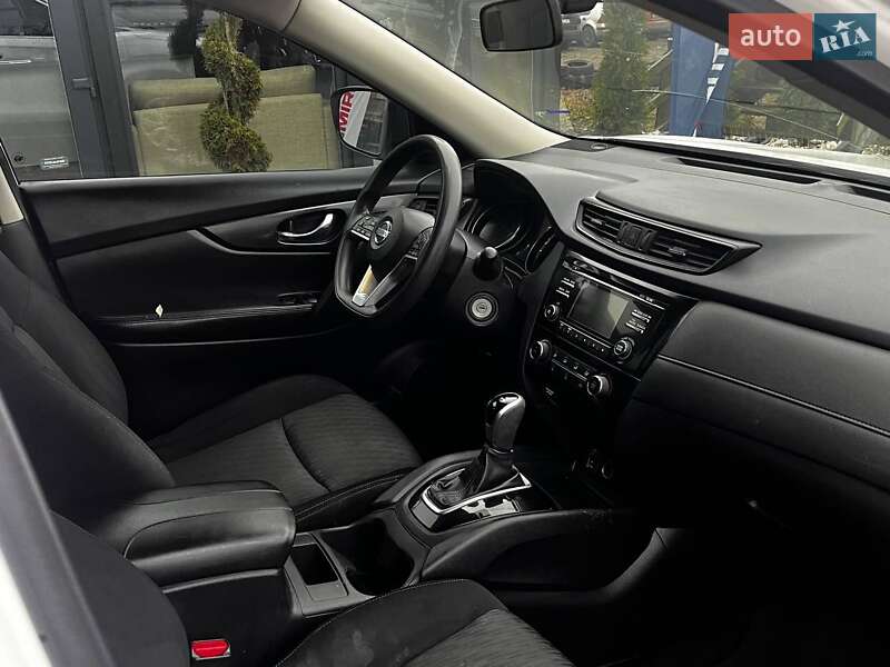 Внедорожник / Кроссовер Nissan Rogue 2017 в Луцке