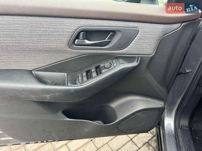 Позашляховик / Кросовер Nissan Rogue 2023 в Львові