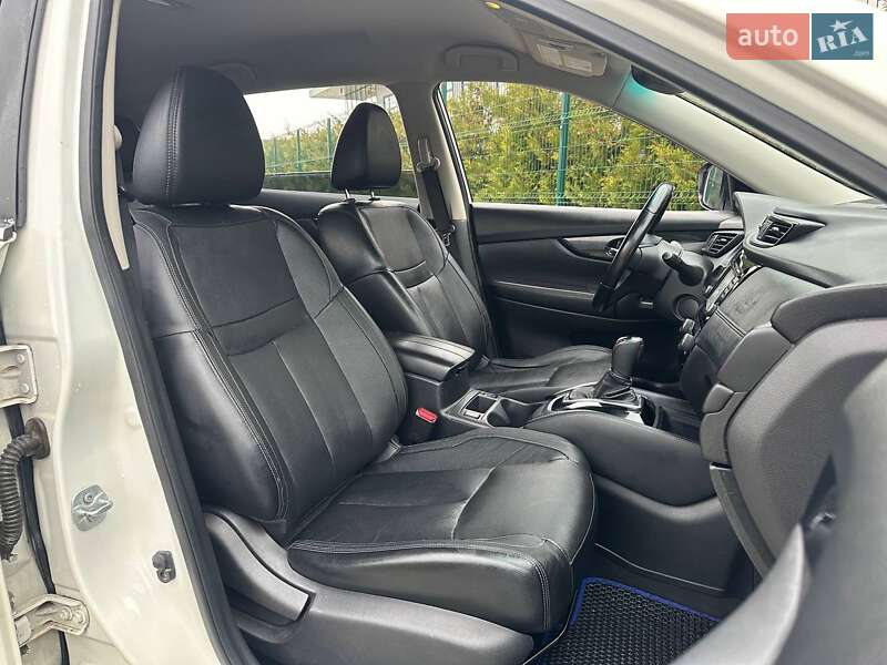 Внедорожник / Кроссовер Nissan Rogue 2017 в Киеве