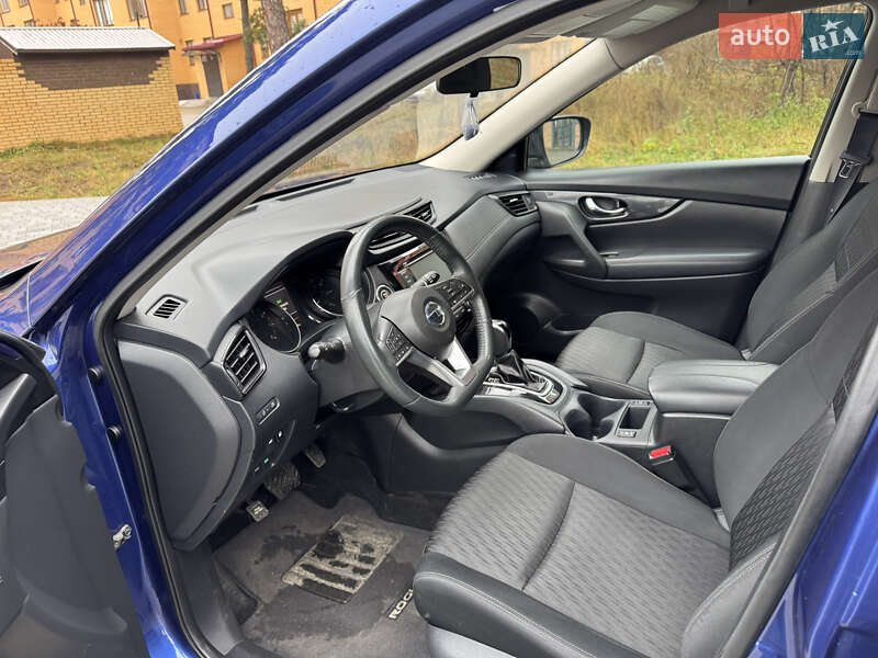 Внедорожник / Кроссовер Nissan Rogue 2018 в Нетешине