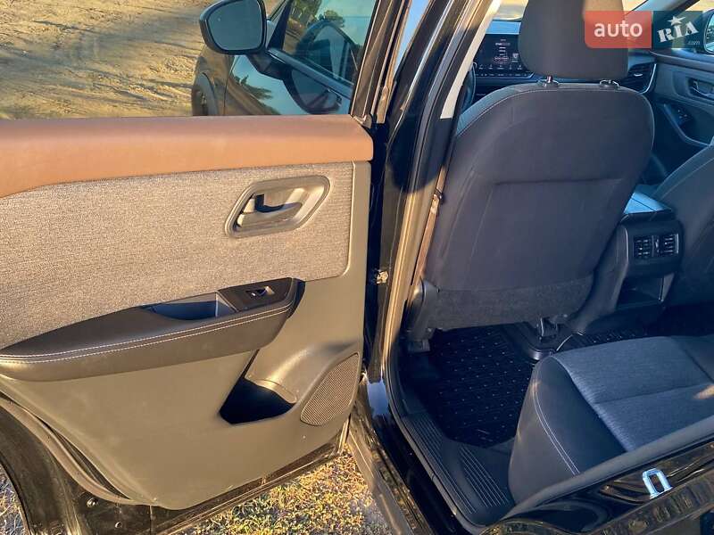 Внедорожник / Кроссовер Nissan Rogue 2021 в Полтаве