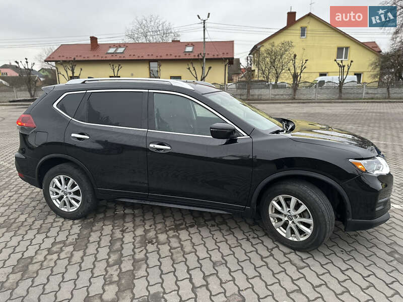 Позашляховик / Кросовер Nissan Rogue 2018 в Городку