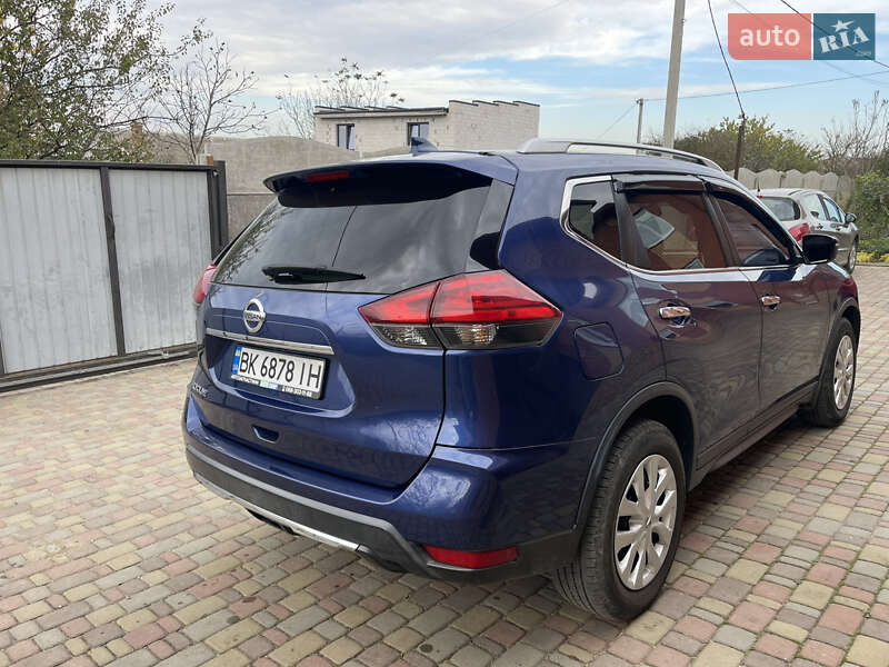 Внедорожник / Кроссовер Nissan Rogue 2016 в Ровно