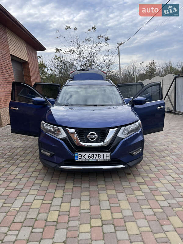 Внедорожник / Кроссовер Nissan Rogue 2016 в Ровно