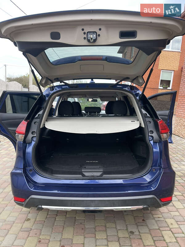 Внедорожник / Кроссовер Nissan Rogue 2016 в Ровно