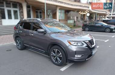 Внедорожник / Кроссовер Nissan Rogue 2017 в Киеве