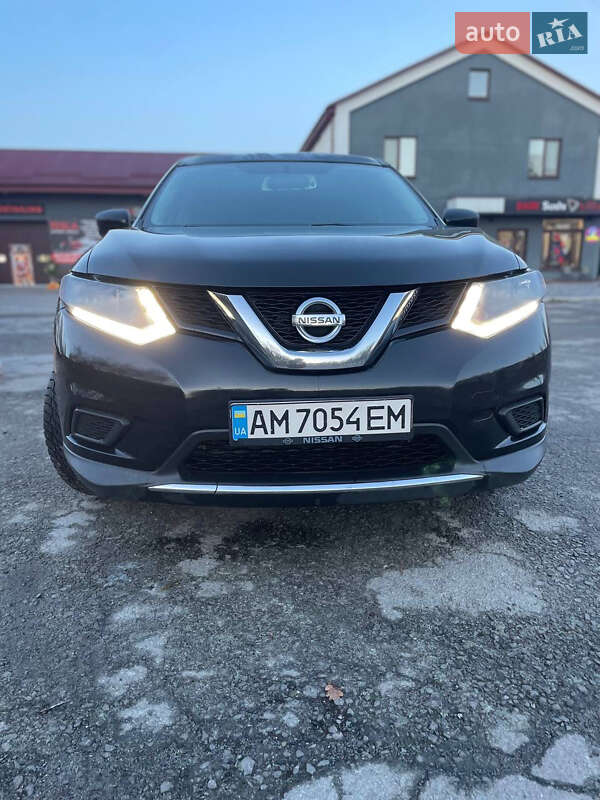 Позашляховик / Кросовер Nissan Rogue 2015 в Звягелі