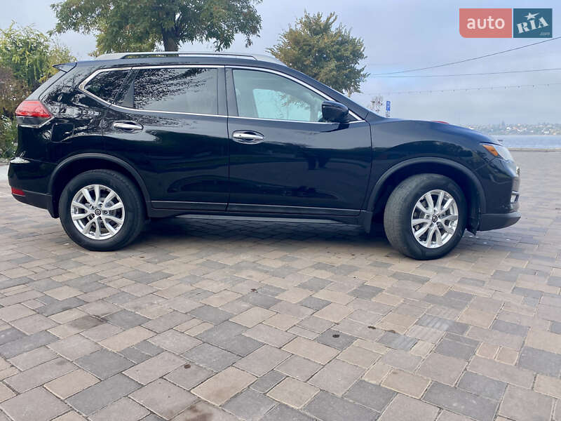 Внедорожник / Кроссовер Nissan Rogue 2017 в Николаеве