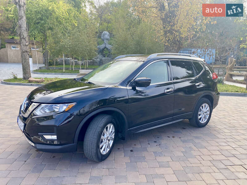 Внедорожник / Кроссовер Nissan Rogue 2017 в Николаеве