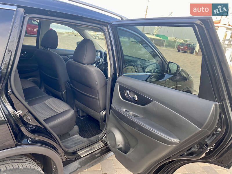 Внедорожник / Кроссовер Nissan Rogue 2017 в Николаеве