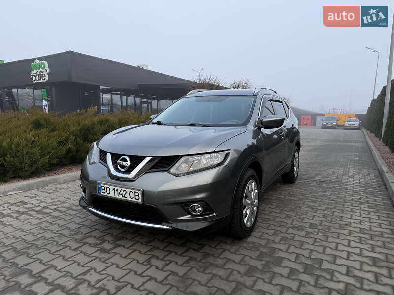 Внедорожник / Кроссовер Nissan Rogue 2015 в Тернополе