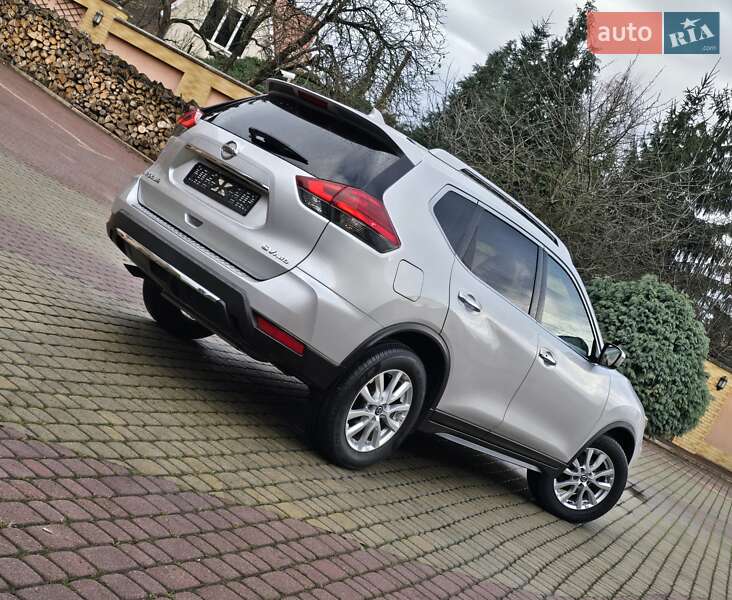 Позашляховик / Кросовер Nissan Rogue 2017 в Мукачевому