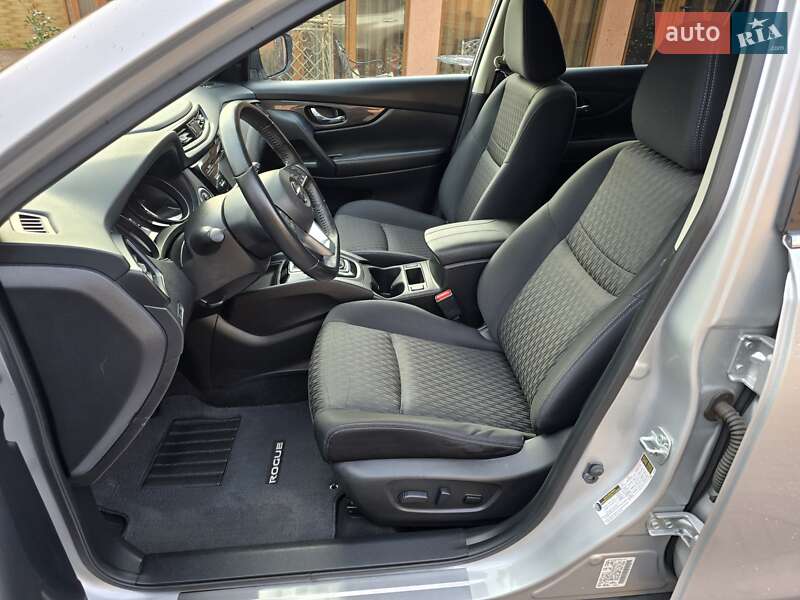 Позашляховик / Кросовер Nissan Rogue 2017 в Мукачевому