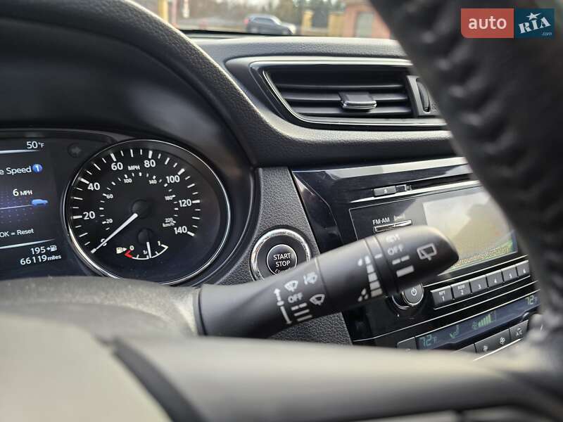 Позашляховик / Кросовер Nissan Rogue 2017 в Мукачевому