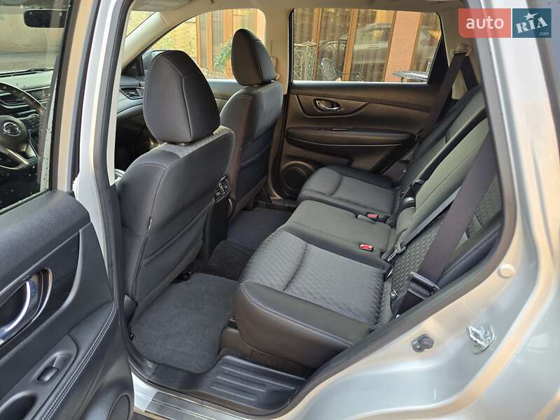 Позашляховик / Кросовер Nissan Rogue 2017 в Мукачевому