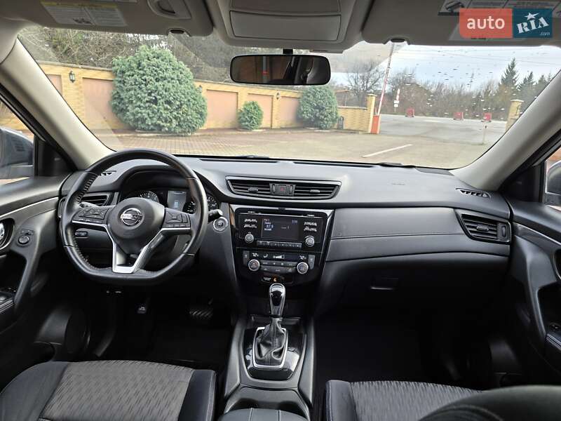 Позашляховик / Кросовер Nissan Rogue 2017 в Мукачевому