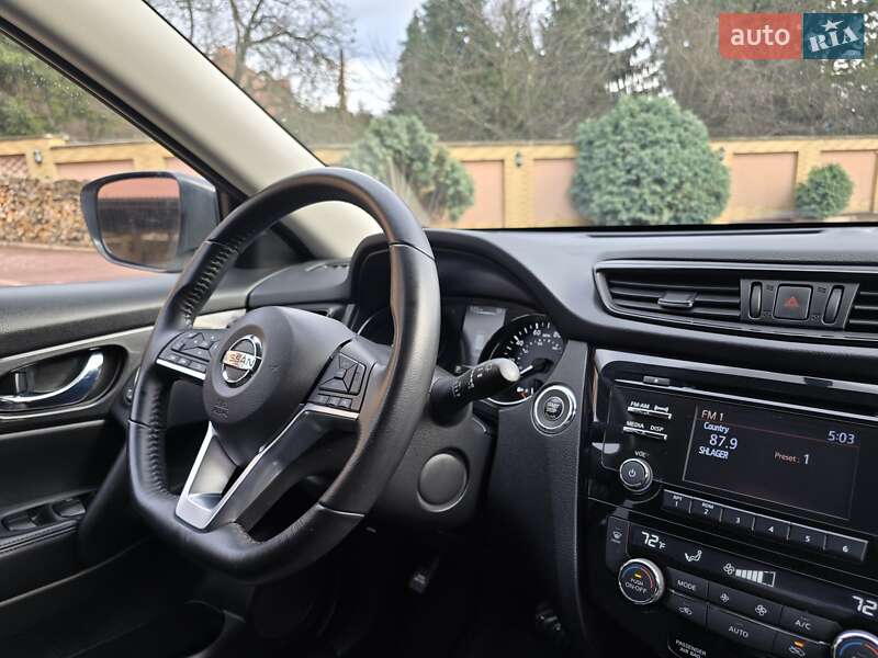 Позашляховик / Кросовер Nissan Rogue 2017 в Мукачевому