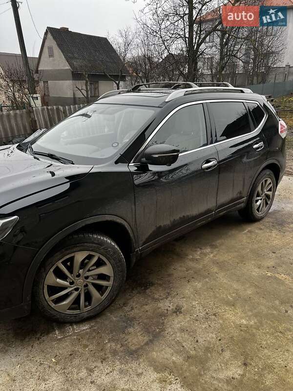 Внедорожник / Кроссовер Nissan Rogue 2014 в Черновцах