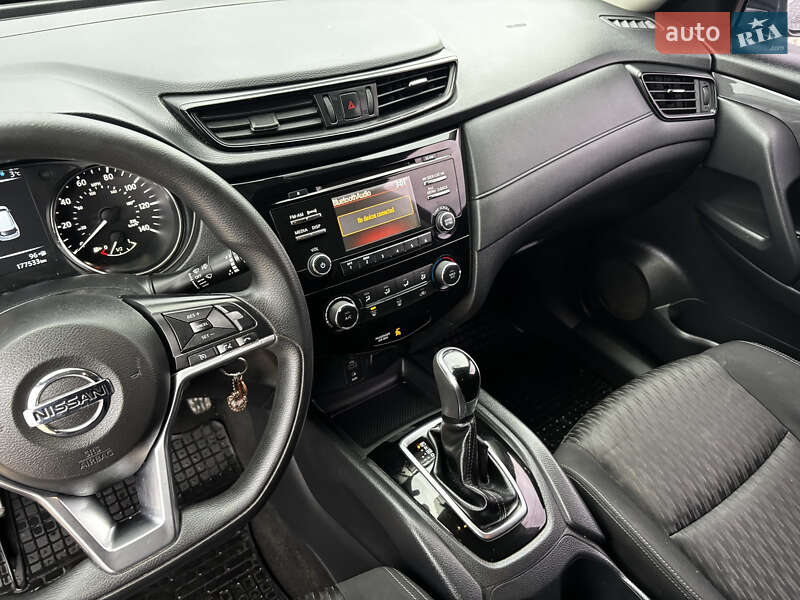 Внедорожник / Кроссовер Nissan Rogue 2016 в Львове