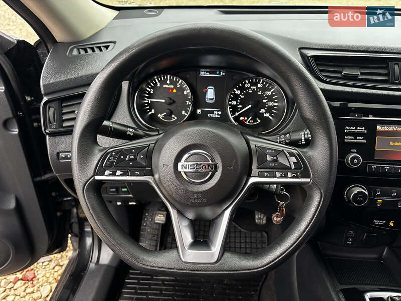 Внедорожник / Кроссовер Nissan Rogue 2016 в Львове